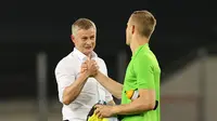 Karl-Johan Johnsson, Kiper Copenhagen mendapat semangat dari pelatih Manchester United, Ole Gunnar Solskjaer. (WOLFGANG RATTAY / POOL / AFP)