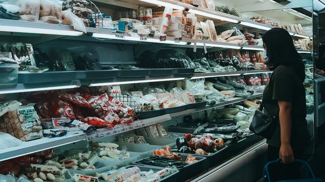 Ilustrasi belanja produk lokal, supermarket