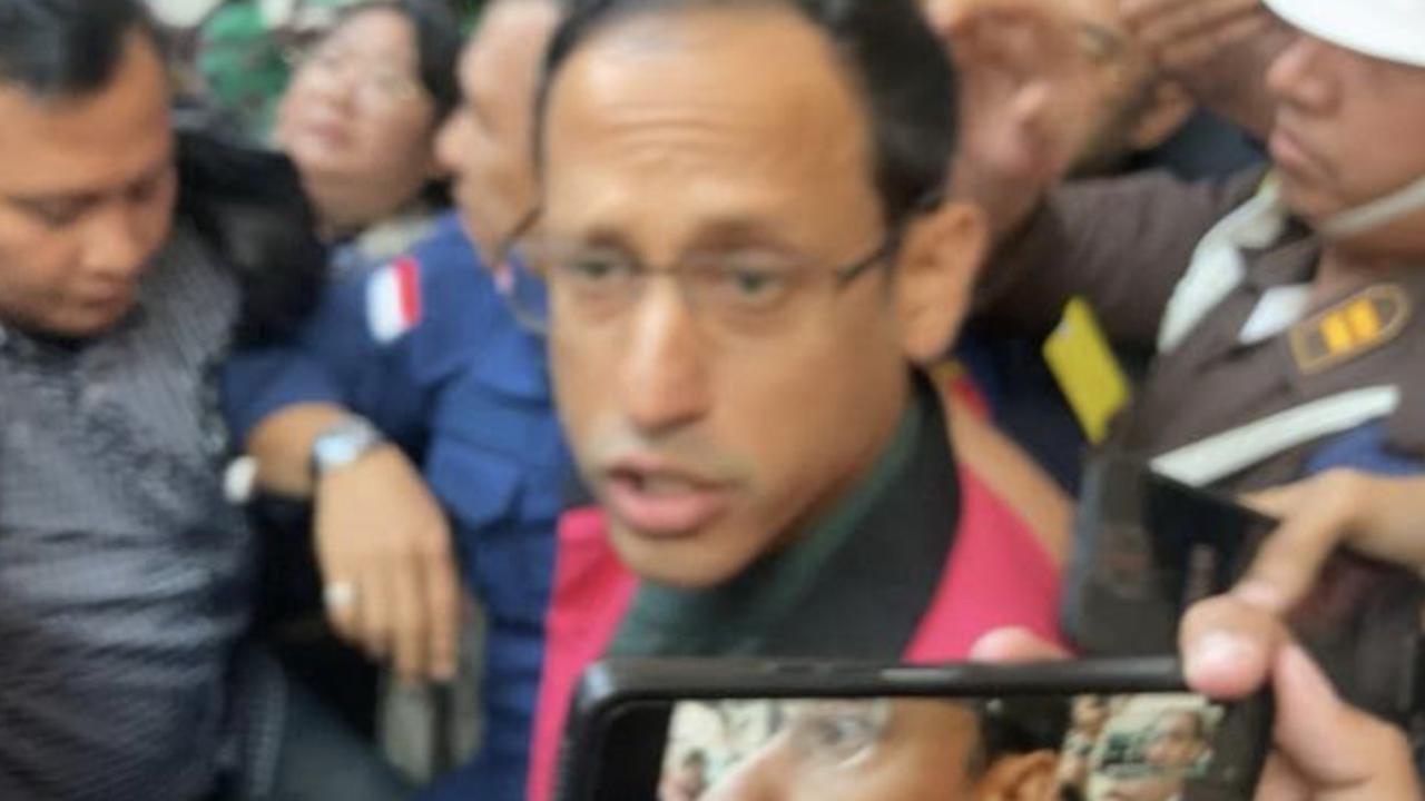 VIDEO: Penampakan Nadiem Makarim Tersangka Korupsi Laptop Berompi Tahanan Kejagung