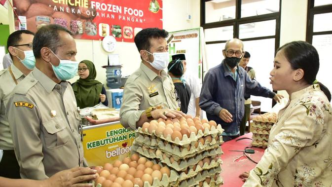 Menteri Pertanian (Mentan) Syahrul Yasin Limpo saat berada di Toko Tani Indonesia Center (TTIC), Pasar Minggu, Jakarta Selatan, Kamis (19/3).