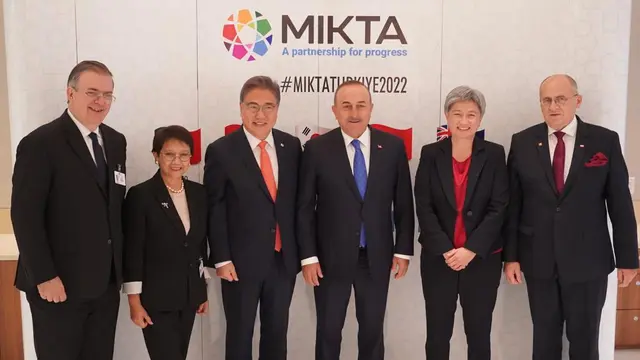 Menlu RI Retno Marsudi menghadiri pertemuan MIKTA (Meksiko, Indonesia, Korea Selatan, Turki, Australia) di sela-sela SMU PBB ke-77 di New York, (22/09/2022). (Dok: Kemlu RI)