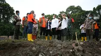 Kepala BNPB, Doni Monardo, meninjau lokasi banjir (Dok: BNPB)