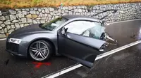 Kecelakaan Mengerikan, Mobil Sport Audi R8 Terbelah Dua