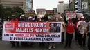 Massa yang tergabung dalam Aliansi Pergerakan Islam (API) melakukan aksi di depan PN Jakarta Utara, Senin (26/2). Dalam aksinya, mereka menolak peninjauan Kembali (PK) yang diajukan oleh Basuki Tjahaja Purnama atau Ahok. (Liputan6.com/Arya Manggala)