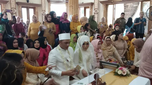 Pernikahan Muzdalifah dan Fadel Islami