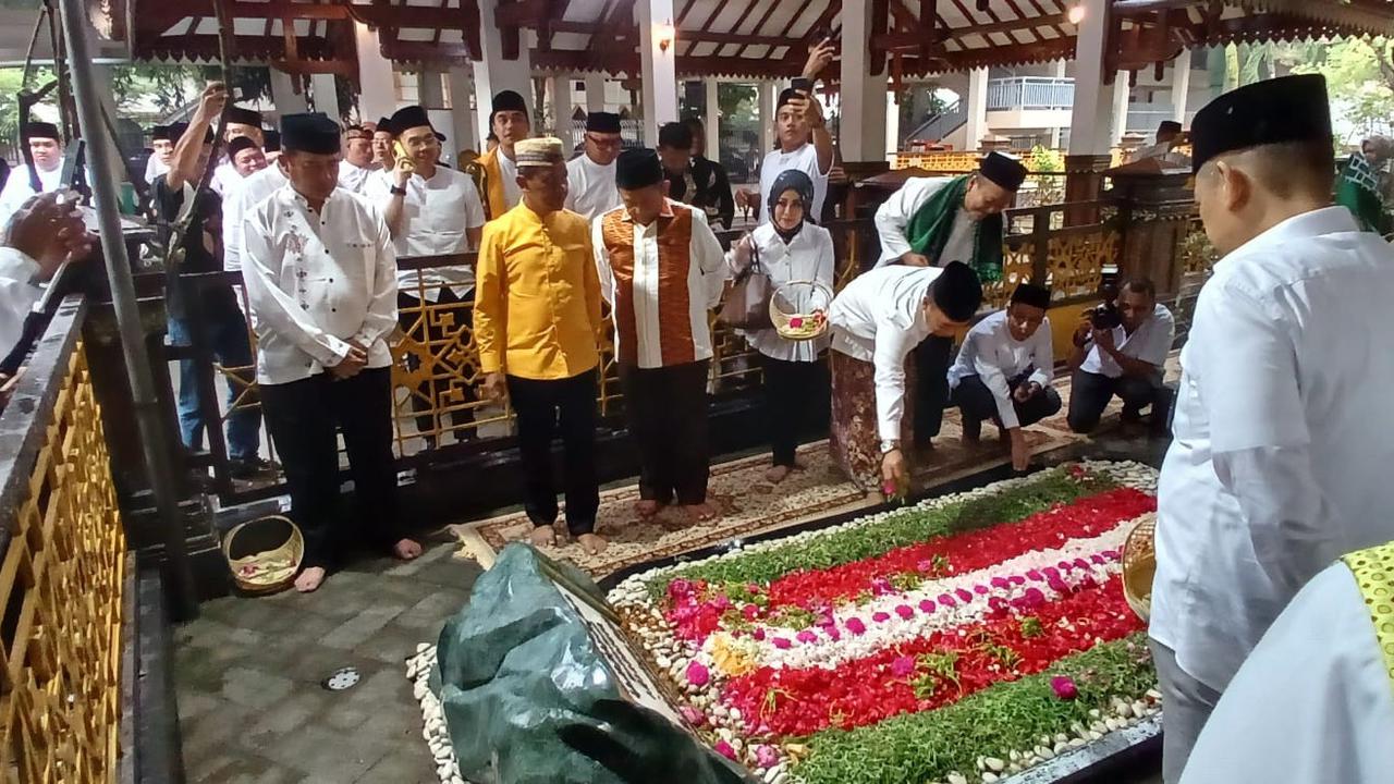 Ketua Umum Partai Golkar, Bahlil Lahadalia, berkunjung ke Pondok Pesantren Tebuireng di Jombang