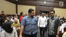 Menpora Imam Nahrawi saat tiba menjadi saksi di Pengadilan Tipikor, Jakarta, Senin (29/4/2019). Menpora menjadi saksi dalam sidang lanjutan kasus dugaan suap dana hibah KONI bersama 4 saksi dari JPU KPK dengan terdakwa Sekjen KONI Ending Fuad Hamidy. (Liputan6.com/Herman Zakharia)