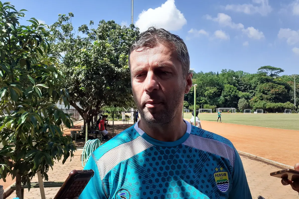 Pelatih Persib Bandung, Miljan Radovic.