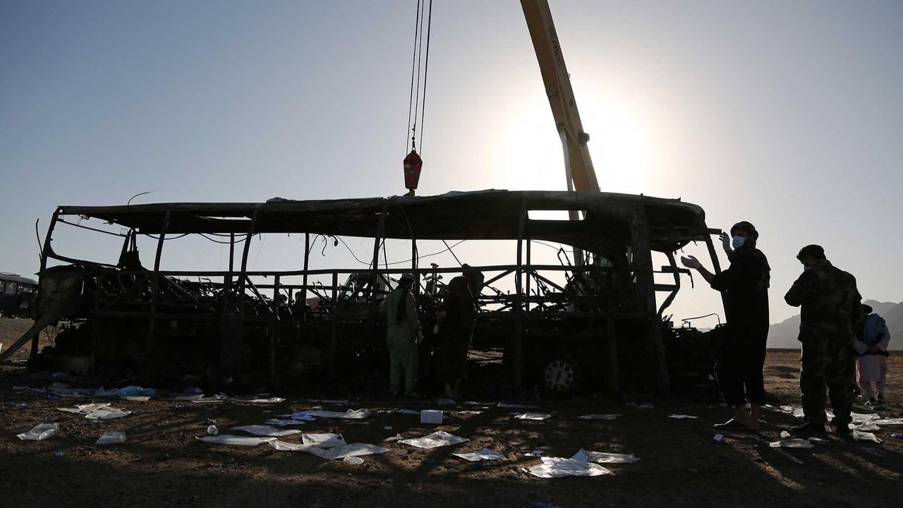 FOTO: Tragedi Maut di Herat,  79 Migran Afghanistan Tewas dalam Kecelakaan Bus
