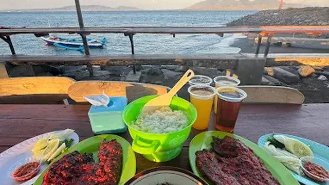 Seafood Pelabuhan Rakyat Pantai Boom