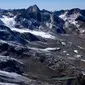 Area ski Gletser Stubai terlihat di dekat Innsbruck, Austria, 25 September 2023. Hasil penelitian University of Leeds dan University of Essex menunjukkan, pencairan gletser di Pegunungan Alpen telah terjadi pada tingkat yang belum pernah terjadi sebelumnya karena perubahan iklim. (AP Photo/Matthias Schrader)