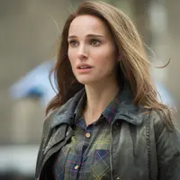 Natalie Portman di film Thor 2. Foto: via teenagewonderland.com