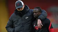 Bintang Liverpool, Sadio Mane semakin dekat dengan pintu keluar The Reds untuk bergabung dengan raksasa Liga Jerman Bayern Munchen. Meski beralasan ingin mencari tantangan baru, namun Sadio Mane patut waspada dengan keputusannya tersebut. Tujuh pemain berikut bisa menjadi pertimbangan. Karier mereka justru meredup alias flop usai berpisah dengan Jurgen Klopp. (AFP/Pool/Laurence Griffiths)