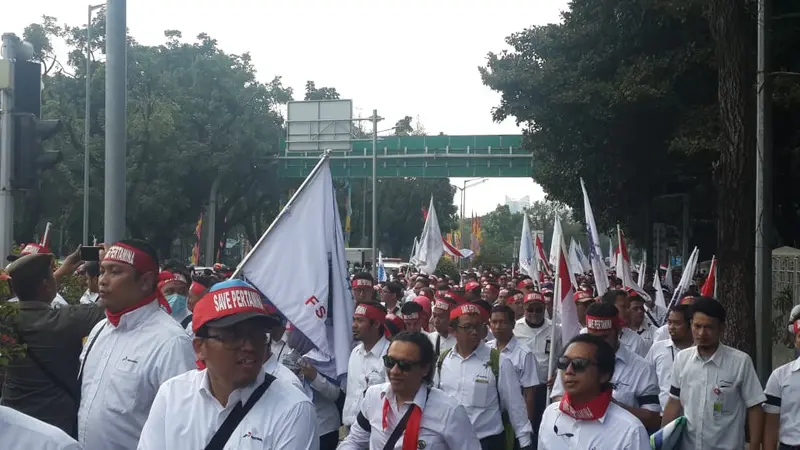 Aksi demo pekerja Pertamina. Foto: Liputan6.com/Pebrianto Eko Wicaksono