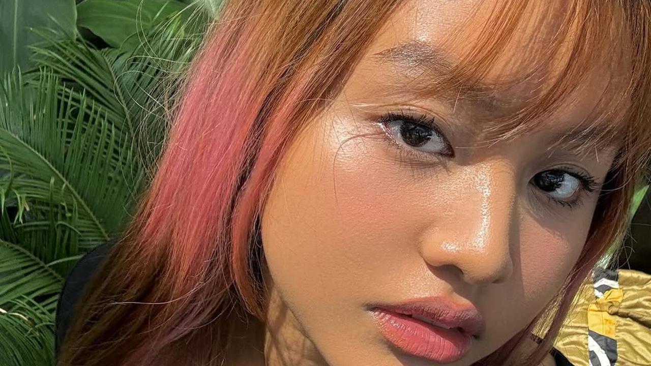 Kini Tinggal di Inggris, Ini 7 Potret Naja Anak Armand Maulana dan Dewi Gita yang Stunning - Bergaya Nyentrik