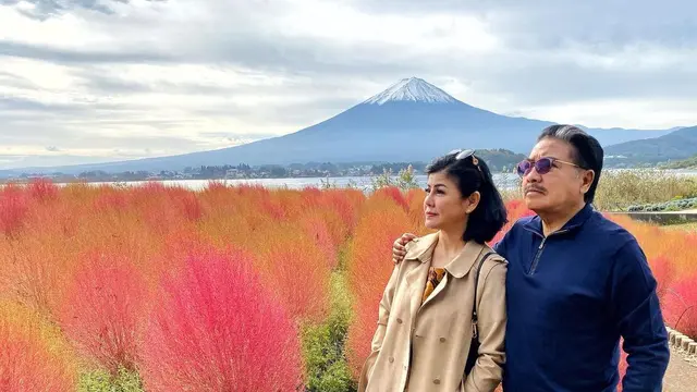 Diterpa Isu Cerai, Ini 6 Potret Kenangan Hotma Sitompul dan Desiree Tarigan