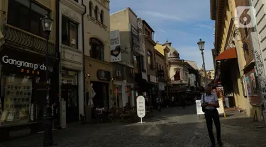 Suasana Kota tua di Bucharest, Rumania, Selasa (26/9/2023). (Liputan6.com/Herman Zakharia)