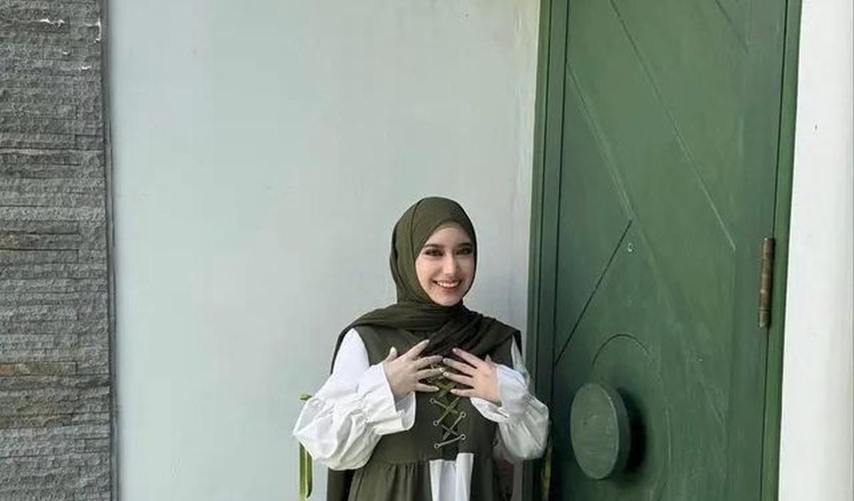 Sebagai anak dari pasangan artis terkenal, kehidupan Tengku Anataya selalu menarik perhatian.