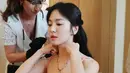 Wajah cantik Song Hye Kyo dipulas dengan makeup minimalis khas Korean Makeup Look [@kyo1122]