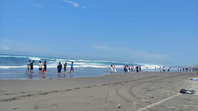 Mitos Larangan Pakai Baju Warna Hijau ke Pantai Parangtritis