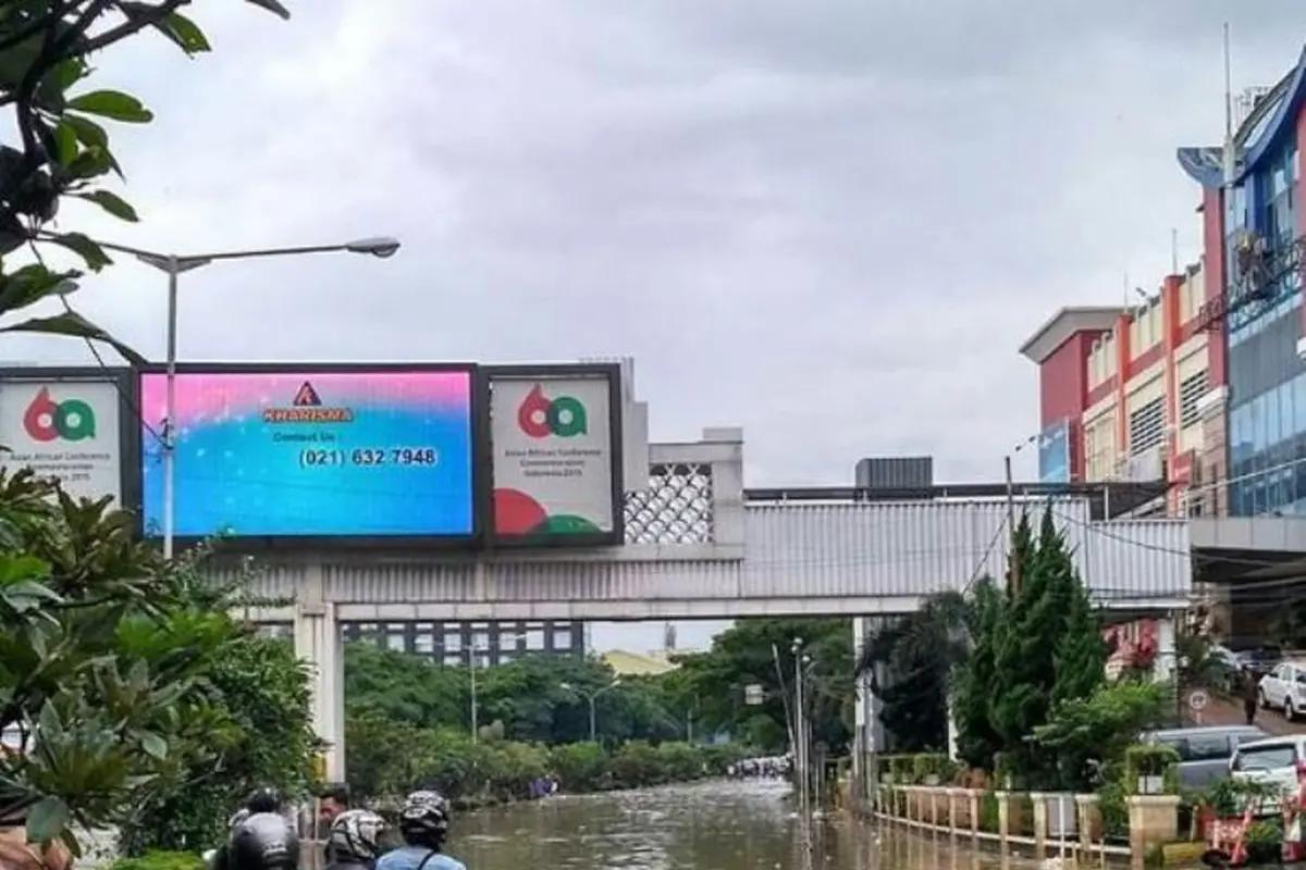 [Bintang] Ada Genangan, Pasteur Bandung Banjir Satu Meter!