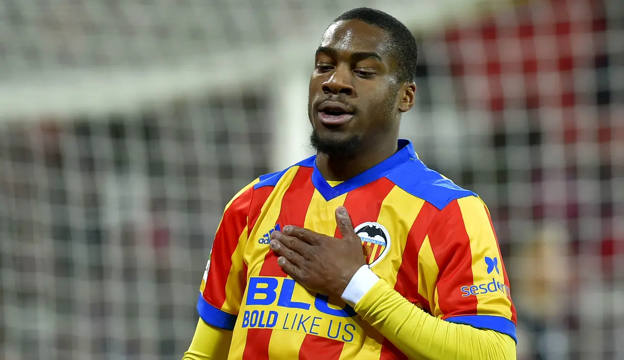 8. Geoffrey Kondogbia (Valencia) – Permainan yang tak sesuai ekspektasi Inter Milan membuatnya dipinjamkan ke Valencia. Bersama The Orange pemain asal Prancis ini berhasil membawa klubnya berada dijajaran atas Liga Spanyol. (AFP/Ander Gillenea)