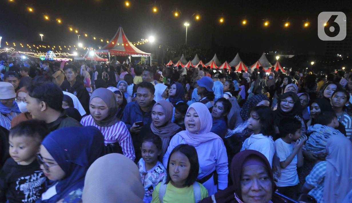 Berbagai kemeriahan rangkaian acara Malam Jaya Raya dinikmati warga Jakarta. (merdeka.com/Imam Buhori)