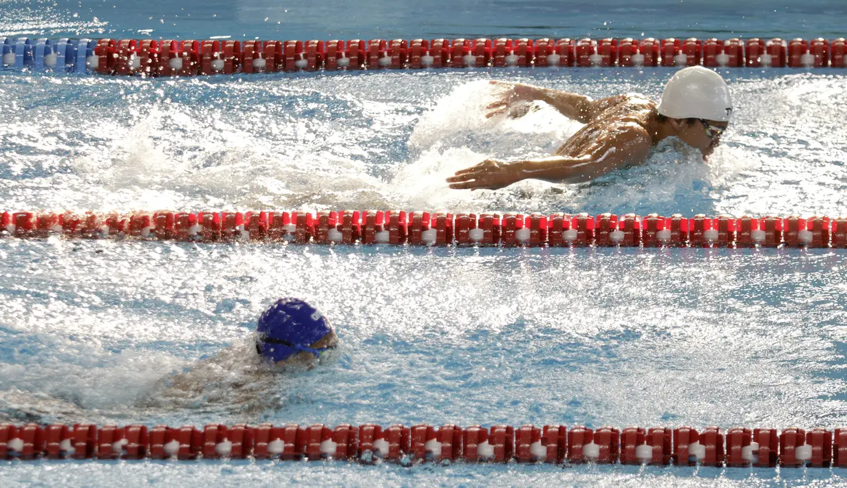 Atlet renang saat berlaga pada Jakarta Open 2019 di Stadion Akuatik, Jakarta, Kamis (26/9). Ajang ini juga sebagai seleksi akhir tim Indonesia untuk gelaran SEA Games 2019 dan Pra PON 2020 di Papua. (Bola.com/M Iqbal Ichsan)