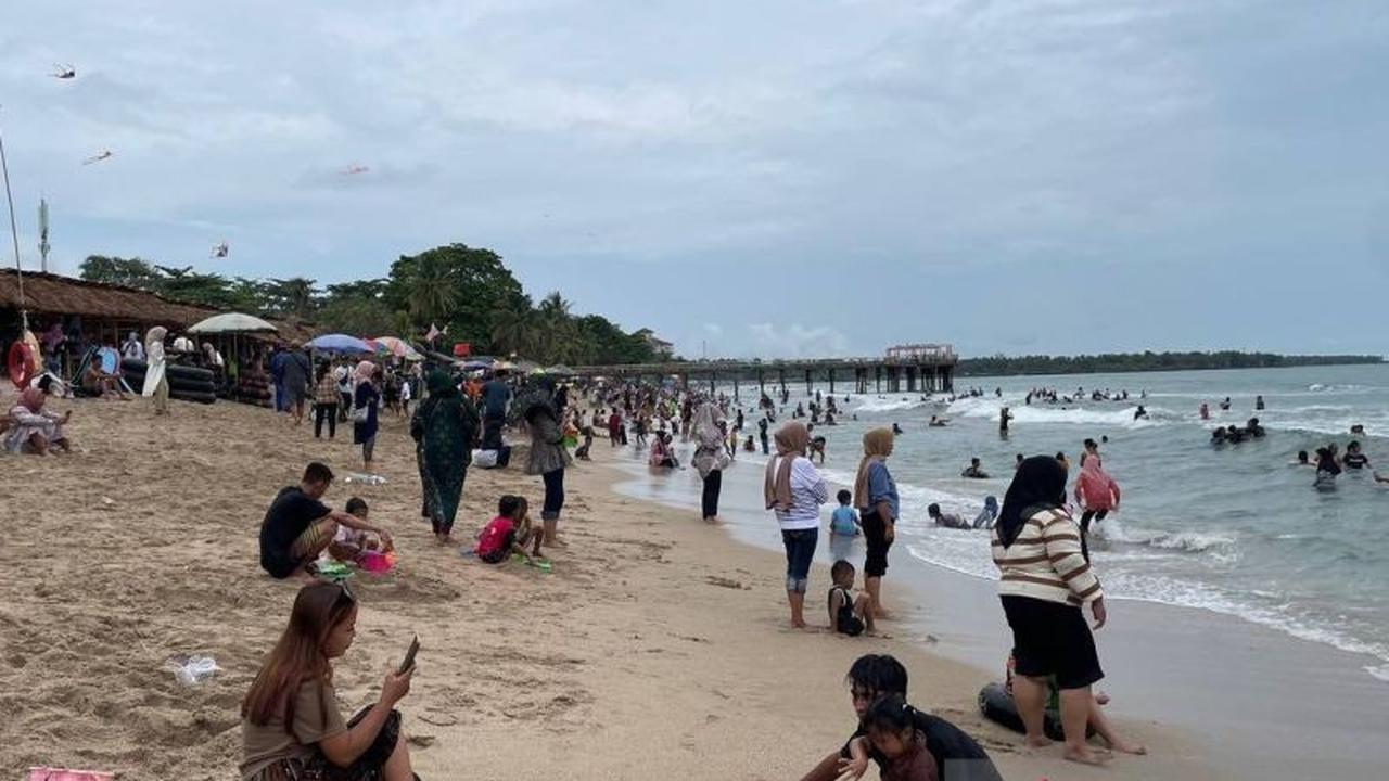 Polres Cilegon Siagakan 209 Personel, Perketat Pengamanan Wisata Anyer Saat Libur Akhir Pekan