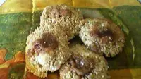 Salah satu kue khas Suku Mandar yang dicari jelang berbuka puasa adalah putu karoro. (Liputan6.com/Eka Hakim)