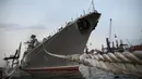 The Destroyer Bystriy atau Kapal perang penghancur Bystriy milik Rusia saat bersandar di Pelabuhan Tanjung Priok, Jakarta, Senin (28/12/2015). Kunjungan kapal ini dalam lingkup kerjasama militer Indonesia-Rusia. (Liputan6.com/Faizal Fanani)