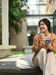 Banyak orang masih keliru memahami jiwa penyendiri./Copyright depositphotos.com/prathanchorruangsa