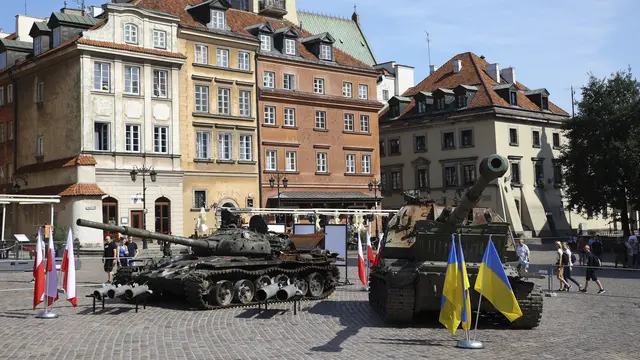 Kendaraan Militer Milik Rusia yang Rusak Selama Perang di Ukraina Dipamerkan
