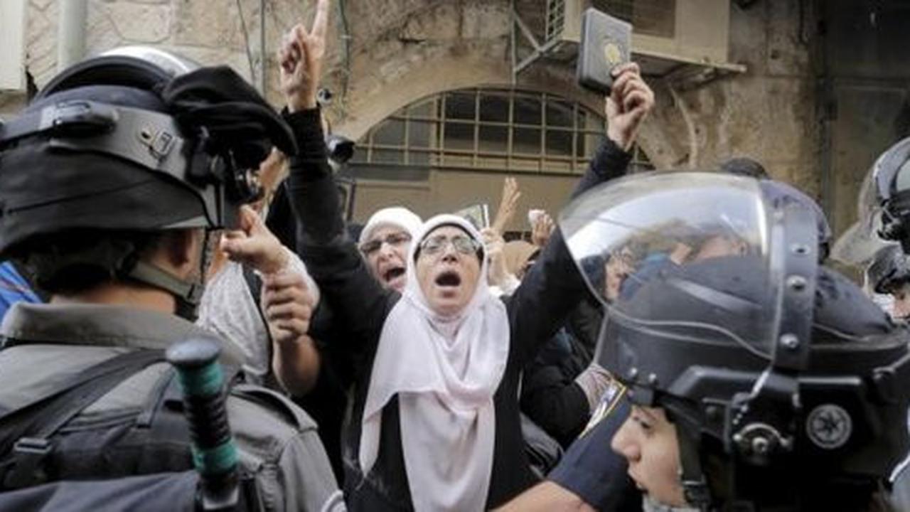 Nyaris empat hari warga muslim dan polisi Israel bentrok di Al Aqsa
