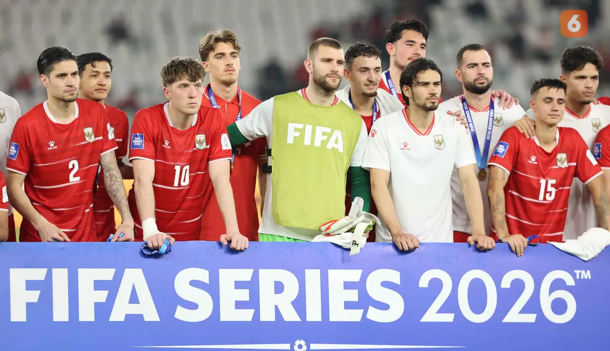 Timnas Indonesia harus mengakui keunggulan Bulgaria dengan skor 0-1. Tampak dalam foto, ekspresi pemain Timnas Indonesia usai laga final FIFA Series 2026 melawan Bulgaria di Stadion Utama Gelora Bung Karno (SUGBK), Jakarta, Senin (30/3/2026) malam WIB. (Bola.com/M. Iqbal Ichsan)