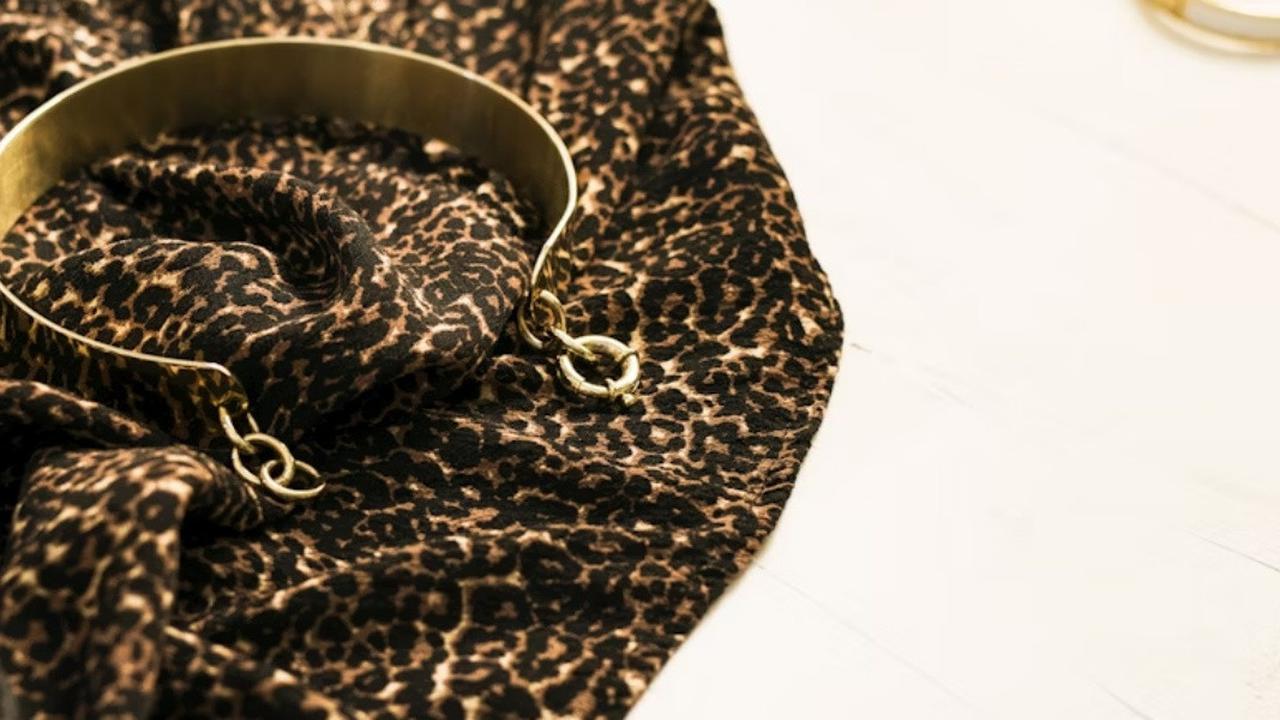 Ilustrasi Gelang Emas Bangle