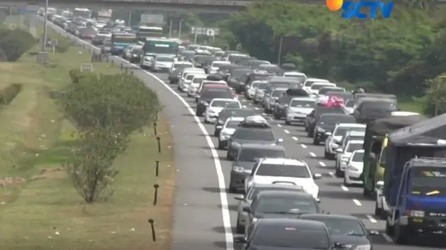 Selain tingginya volume kendaraan, kemacetan juga disebabkan banyaknya kendaraan yang berhenti di Parking Bay kilometer 191. Untuk mengurai kemacetan, petugas dari Polres Cirebon mengerahkan sejumlah Tim Motoris ke dalam tol.