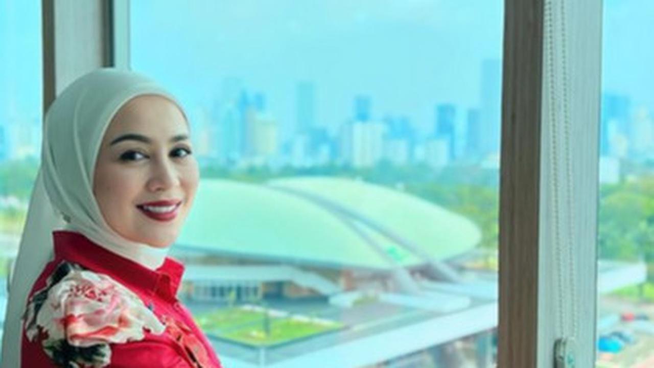 Jadi Istri Pejabat, Potret Shanty Istri Denny Cagur Cantik Menyala saat Kumpul Bareng Istri-istri Anggota DPR