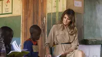 Ibu Negara Amerika Serikat (AS) Melania Trump melakukan kunjungan ke Malawi dalam rangkaian tur Afrika (AP/Carolyn Kaster)