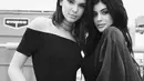 Sementara itu Kylie Jenner malah berharap Kendall Jenner memberikan Anwar kesempatan dan serius membina hubungan. (instagram/kendallandkylie)