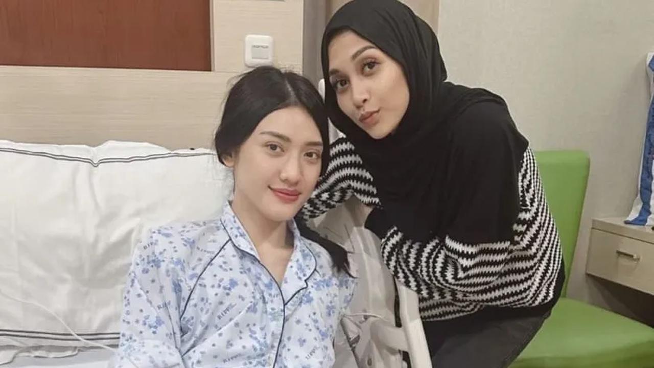 Postingan Anissa Aziza langsung menuai banyak komentar dari rekan seleb dan public figure. Mereka turut mendoakan Anissa.<br>