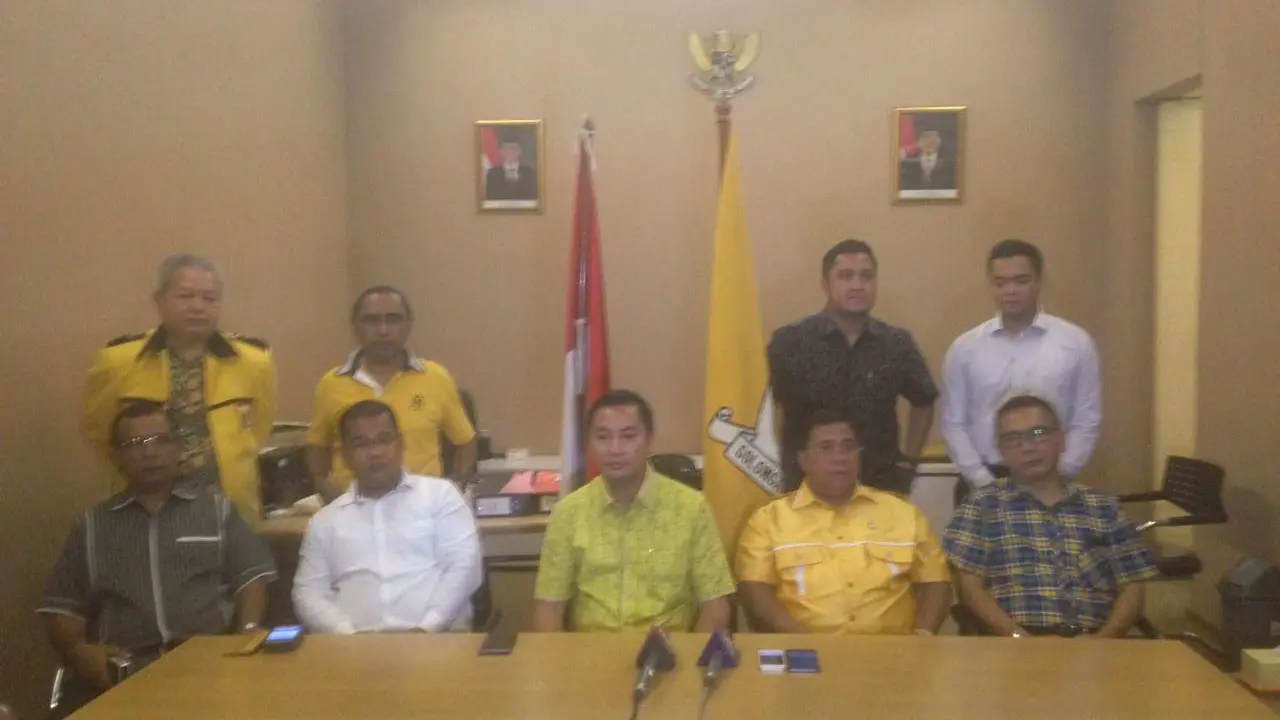 Fayakhun Andriadi menggelar jumpa pers pemukulannya