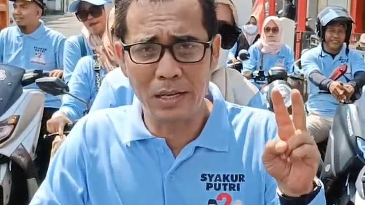 Relawan Santri Garsel (RSG) yang menjadi salah satu mesin pemenangan pasangan calon (Paslon Santri di Pilkada Garut 2024, bernazar jalan kaki hingga 90 Km jika jagiannya tidak menang telah di Garut Selatan. (Liputan6.com/Jayadi Supriadin)