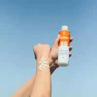Ilustrasi menghindari matahari dengan SPF. (Foto: Unsplash/Onela Ymeri)