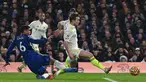 Joe Gelhardt mencatatkan debutnya di Liga Inggris pada musim ini. Gol pertamanya ia cetak kala Leeds United bertemu Chelsea. Meski kalah, Gelhardt sukses mencetak namanya sebagai salah satu pencetak gol termuda di Liga Inggris musim ini, yaitu 19 tahun, 7 bulan, 7 hari. (AFP/Glyn Kirk)