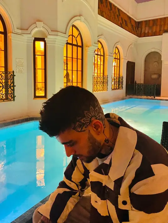 Zayn juga menutup tulisannya dengan ungkapan rasa syukur atas kelahiran anaknya bersama Gigi. Terlebih tentang kehidupan yang akan mereka lalui ke depannya bersama. (Instagram/zayn)