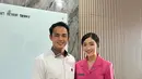 Dalam foto tersebut, Febby berpose mesra dan serasi bersama sang suami. Drajad Djumantara tampak gagah dalam seragam dinas berwarna putih, melengkapi potret harmonis mereka berdua. Kebersamaan pasangan ini memancarkan kehangatan dan kebahagiaan. (Liputan6.com/IG/@febbyrastanty)