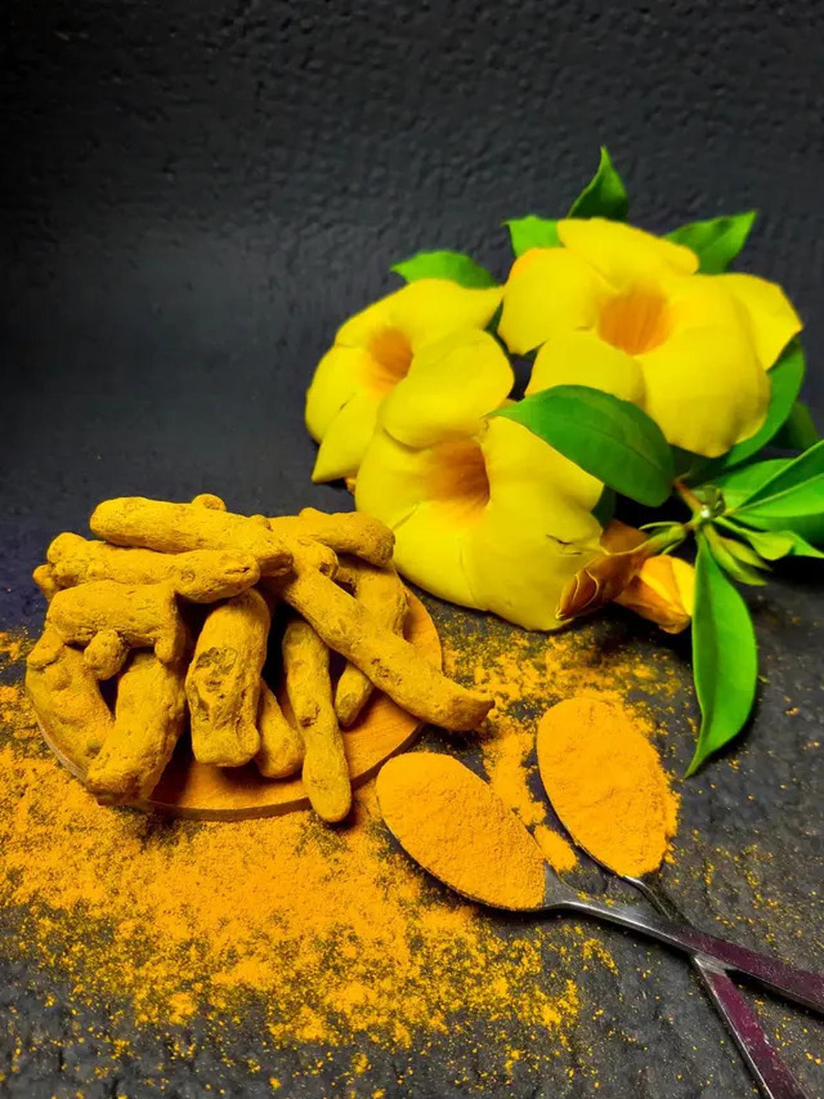 Tanpa Pewarna Rambut, Ini Cara Menghitamkan Uban dengan 3 Bahan Alami