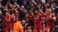 Pemain Liverpool merayakan gol yang dicetak oleh Daniel Sturridge ke gawang Manchester United pada laga leg pertama babak 16 besar Liga Europa di Stadion Anfield, Inggris, Kamis (10/3/2016). Liverpool berhasil menang 2-0 dari MU. (AFP/Paul Ellis)