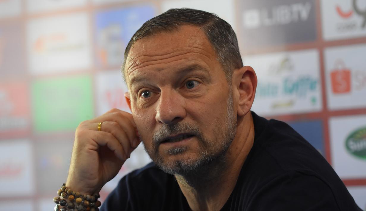 <p>Pelatih Barito Putera, Dejan Antonic. (Iwan Setiawan/Bola.com)</p>
